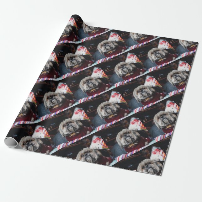 Cute lhasa apso puppy at Christmas b Geschenkpapier (Ungerollt)