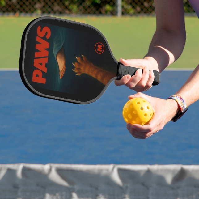 Cute Orange Tabby vs Human Foot Monogram Pickleball Schläger (InSitu)