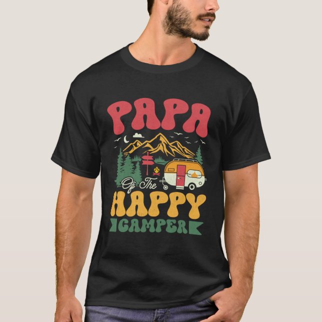 Cute Papa Of The Happy Camper Groovy Camping Trip T-Shirt (Vorderseite)