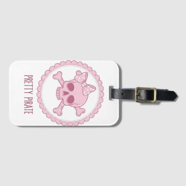 Cute Pastel Pink Skull with Bow and Crossbones Des Gepäckanhänger (Vorderseite (Horizontal))