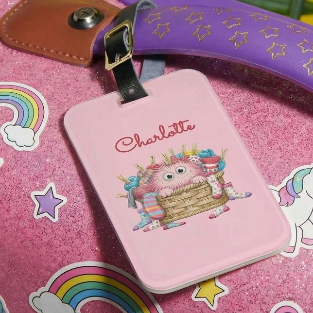 Cute Pink Fluffy Sock Monster Kids Design Gepäckanhänger (Von Creator hochgeladen)