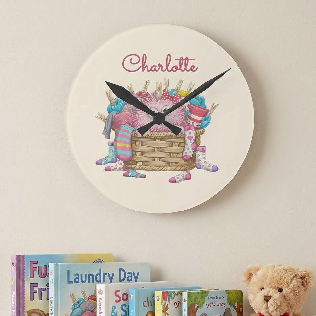 Cute Pink Fluffy Sock Monster Kids Design Runde Wanduhr (Von Creator hochgeladen)