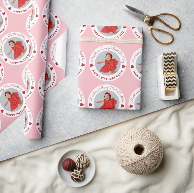 Cute Pink Girly Berry First Birthday Photo Geschenkpapier (Kunsthandwerk)
