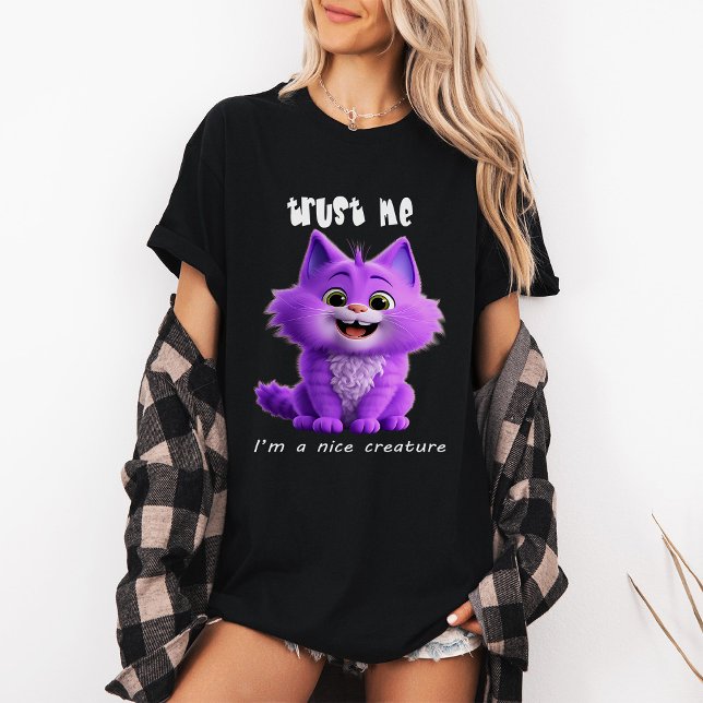 Cute Purple Cat | Trust Me I'm a Nice Creature T-Shirt (Von Creator hochgeladen)