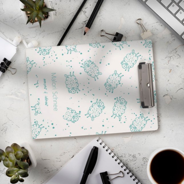 Cute Sheep – Whimsical Seamless Pattern Klemmbrett (Von Creator hochgeladen)