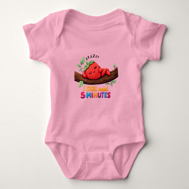 Cute Sleeping Strawberry – Baby Jersey Bodysuit Baby Strampler (Vorderseite)