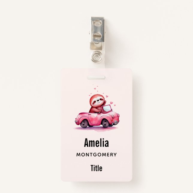 Cute Sloth Driving a Pink Convertible Ausweis (Vorderseite mit Klammer)
