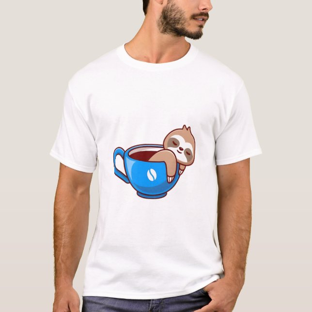 Cute Sloth in Coffee Cup – Funny Sloth Cartoon Des T-Shirt (Vorderseite)
