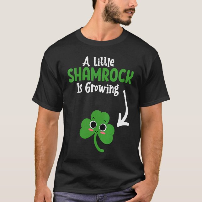 Cute  St Patricks Day Pregnancy Announcemen T-Shirt (Vorderseite)