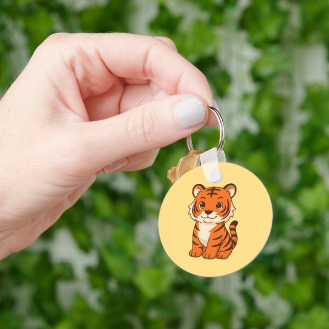 Cute Tiger Cub on Yellow Schlüsselanhänger (Hand)