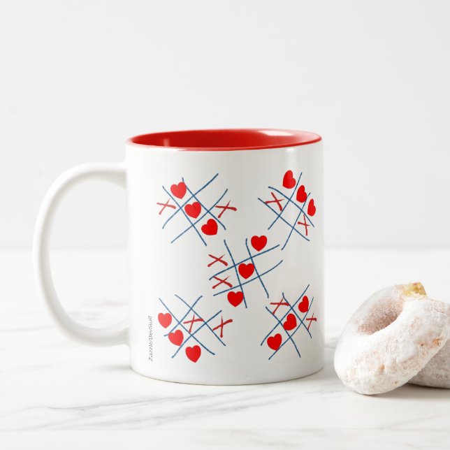 Cute Valentine's Heart Tic-Tac-Toe Motif Mug (Avec donut)
