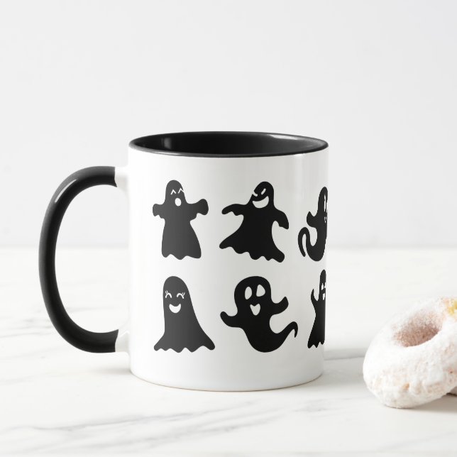 Cute & Whimsical Friendly Ghost Spirits Halloween Tasse (Mit Donut)