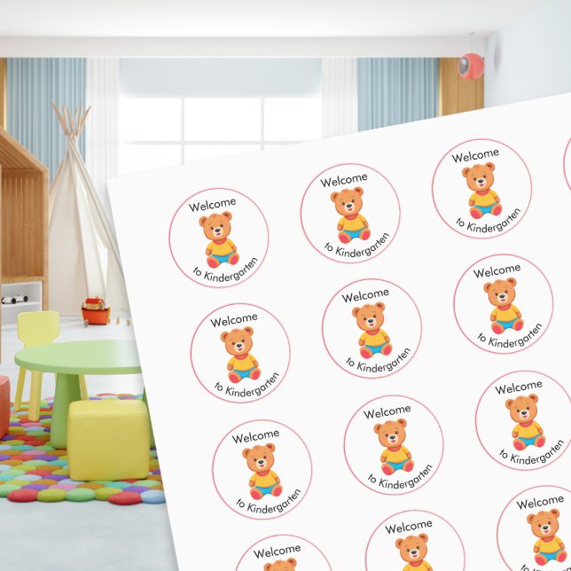Cute Willkommen im Kindergarten Teddy Bären Kinder Runder Aufkleber ('Welcome to Kindergarten' stickers with cute teddy bear picture)