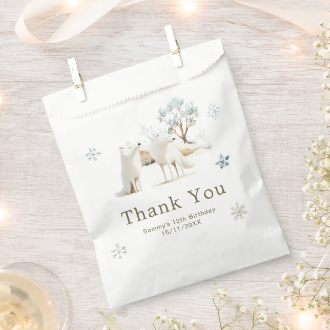Cute Winter Arctic Wolf Birthday Party Geschenktütchen (Ausgeschnitten)