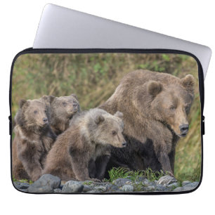 Cutest Baby Animals   Kodiak Mama Bear & Cubs Laptopschutzhülle