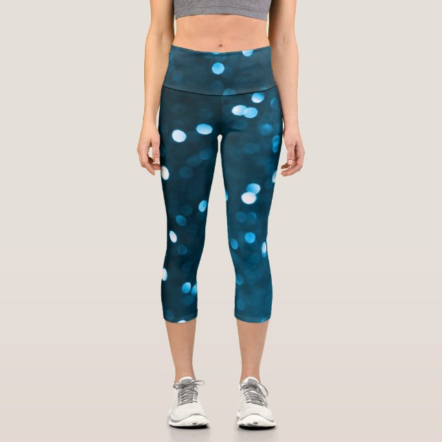 Cyan Blue Funkelnd Bokeh Abstrakt Capri Leggings (Vorderseite)