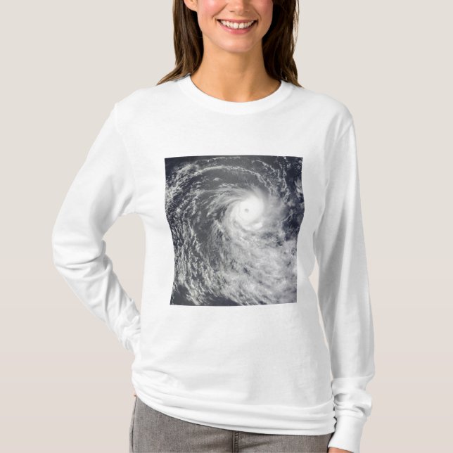 Cyclone Anja über den südlichen Indischen Ozean T-Shirt (Vorderseite)