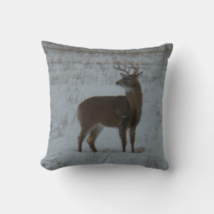 D11 Weißwedelhirsch-Bock im Schnee Kissen