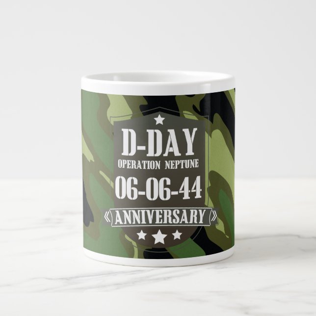 D-Day-Jubiläum-Abzeichen mit Tarnung Jumbo-Tasse (Vorderseite)