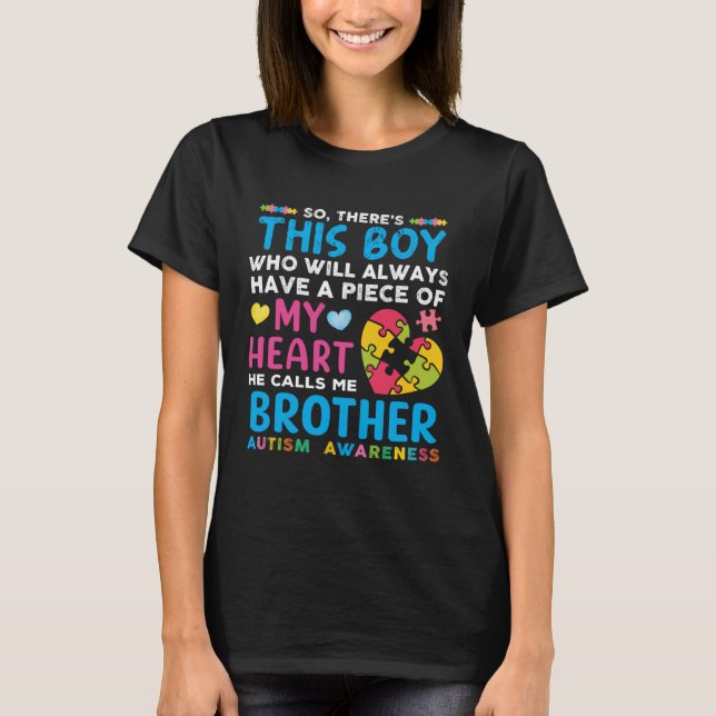 Da ist dieser Junge, den er mich Bruder Autism Awa T-Shirt (Vorderseite)