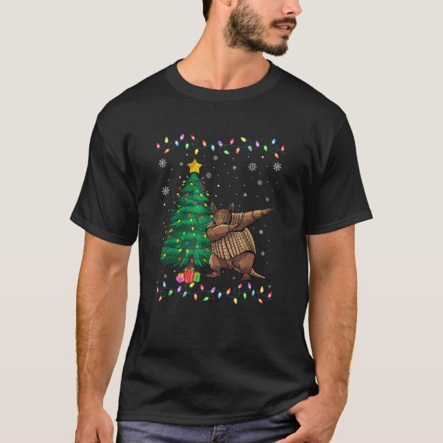 Dabbing Armadillo Xmas Tree Lights Ugli Weihnachte T-Shirt (Vorderseite)