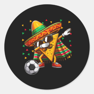 Dabbing Nacho Sungles spielt Fußball Cinco De Mayo Runder Aufkleber