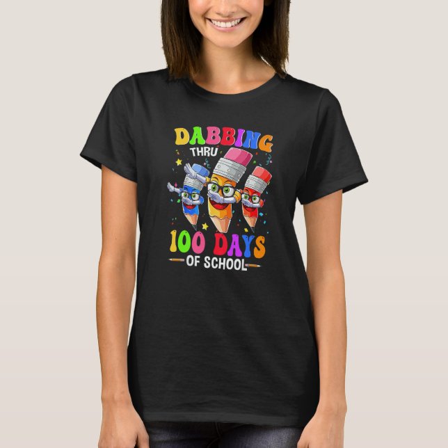 Dabbing Thru 100 Days Of School Crayon Teacher Kid T-Shirt (Vorderseite)