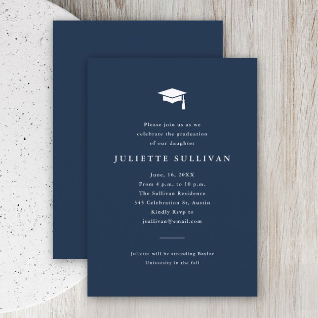 D'accompagnement Carte de boîtier de graduation en typographie simp (Simple typography navy blue graduation invitation announcement enclosure card.)