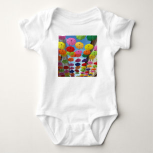Dach aus Regenschirmen Baby Strampler