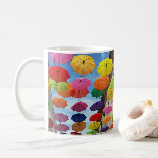 Dach aus Regenschirmen Kaffeetasse (Mit Donut)