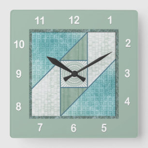 Dachboden-Fenster-Steppdecken-Block im Blau u. im Quadratische Wanduhr
