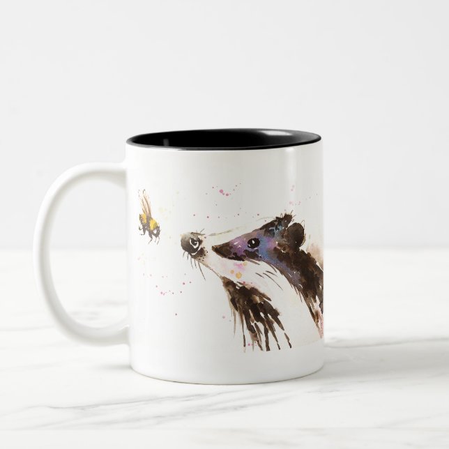 Dachs und eine Hummelbiene Zweifarbige Tasse (Links)