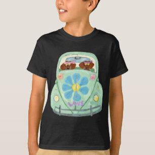 Dachshund-Hippies in ihrem Blumenliebesauto T-Shirt