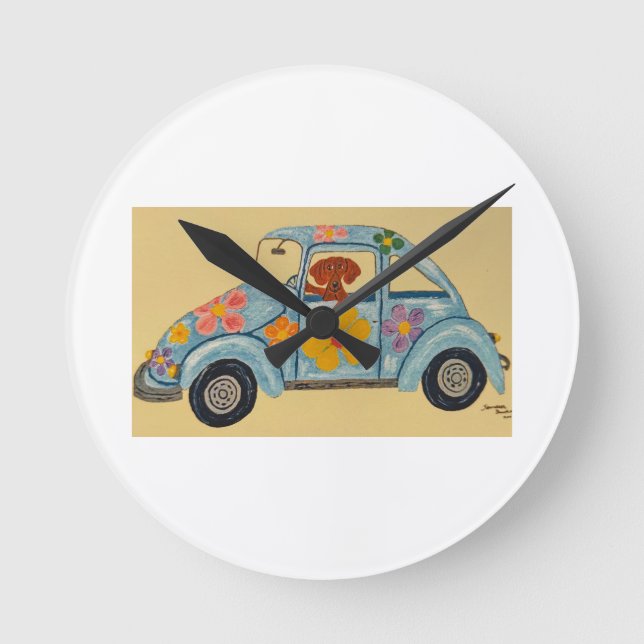 Dachshund in Hippie-Auto  Runde Wanduhr (Vorderseite)