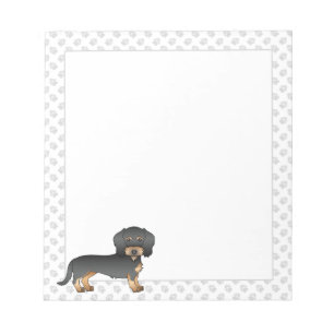 Dachshund mit schwarzem und braunem Drahtfell und Notizblock