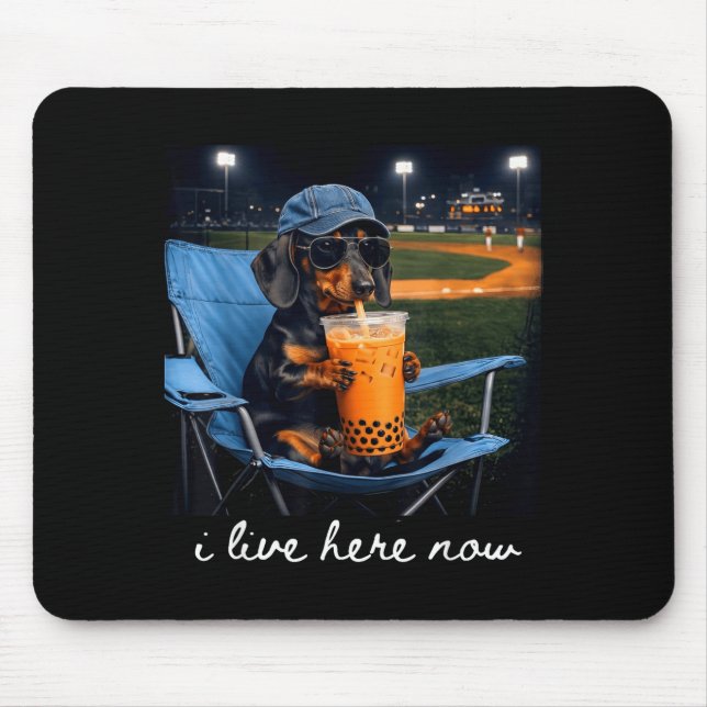 Dachshund trinkt Eiskaffee Baseballfeld live Mousepad (Vorne)