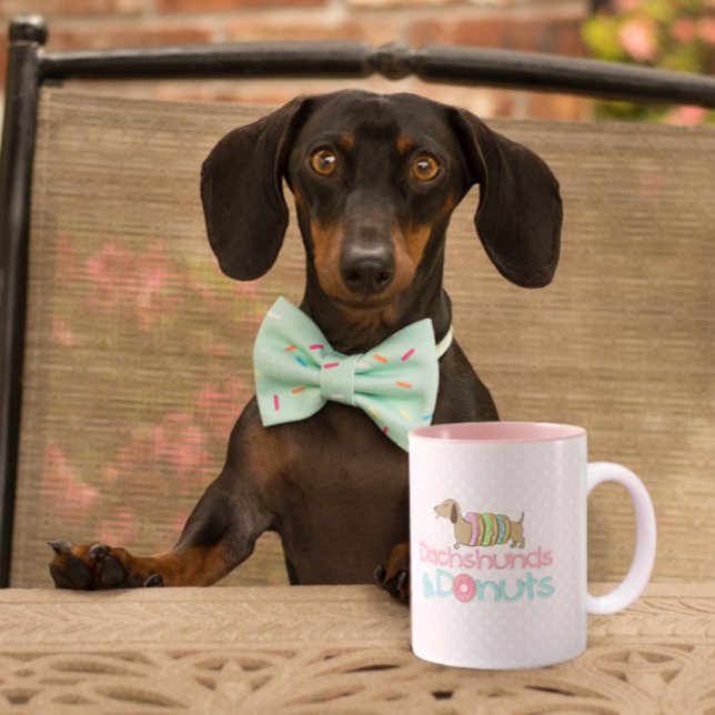 Dachshunds et beignes de café Mug (Dachshunds & Donuts coffee mug for wiener dog mom coffee drinkers)