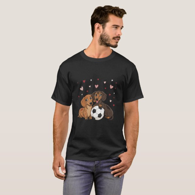 Dachshunds with soccer ball for Valentine's Day T-Shirt (Vorne ganz)