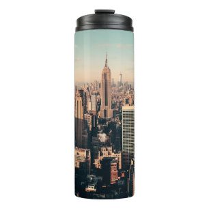 Dachterrassen von Wolkenkratzern in New York City Thermosbecher