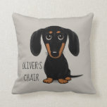 Dackel Black and Tan| Dackel Hund Personalisiert Kissen<br><div class="desc">Ein hübscher, glatter, schwarz-bräunlicher Dackel Welpe. Personalisieren Sie den Text mit Ihrer eigenen Nachricht. Dieses niedliche Kissen für Dackel-Liebhaber bietet eine bunte Auswahl an Dekorationselementen und verleiht Ihrem Sofa oder Bett einen angenehmen Dekoakzent. Macht ein nachdenkliches Geschenk für jemanden, der Dackel Hunde Liebe. Besuchen Sie Jenn's Doodle World für mehr...</div>