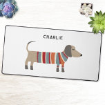 Dackel Dackel Wurst Hund Personalisiert Schreibtischunterlage<br><div class="desc">Eine lustige kleine Dackel Wurst oder Dackel Hund in Wollstrickbekleidung. Ideal für Tierfreunde. Originelle Kunst von Nic Squirrell. Ändern Sie den Namen,  um ihn zu personalisieren.</div>