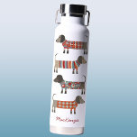 Dackel Dackel Wurst Hund Personalisiert Trinkflasche<br><div class="desc">Spaß Dackel Wurst oder Dackel Hunde in gemütlicher Strickmode. Originelle Kunst von Nic Squirrell. Ändern oder entfernen Sie den Namen zu personalisieren.</div>