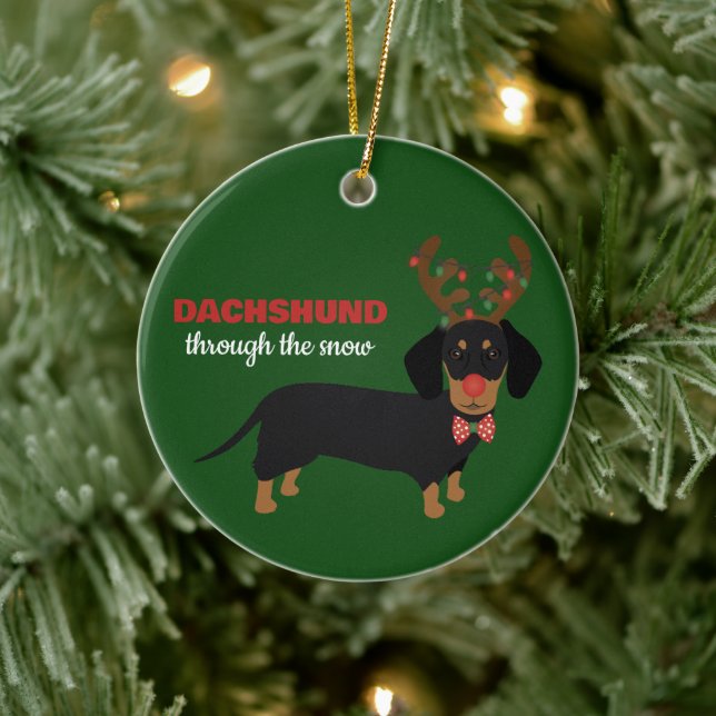 Dackel durch Schnee Niedliche Dackel Rentierhund Keramik Ornament (Baum)