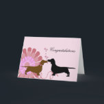 Dackel-Hochzeits-Verlobungs-Glückwünsche Karte<br><div class="desc">Wunderliche Hochzeits-/Verlobungsglückwunschgrußkarte getan in einem blassen - Rosa, mit einer große Rose farbigen schauenden SchablonenBlume als der Hintergrund. Ein Braun und eine schwarze Dackel-Silhouette stellen sich gegenüber, wenn die rosa Herzen oben schwimmen. Personifizieren Sie den ganzen Text, auf der Front und dem Innere zum Anzug Ihr Bedarf. Die perfekte Grußkarte...</div>