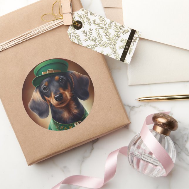 Dackel Hund in St. Patrick's Day Dress Runder Aufkleber (Schenken)
