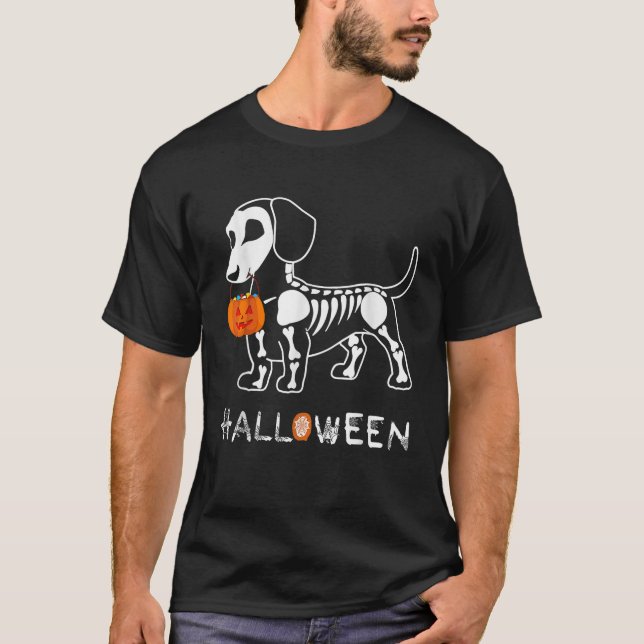 Dackel Skelett Halbkugel zwischen Kürbis Dackel T-Shirt (Vorderseite)