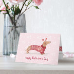 Dackel Wasserfarbe Hund Valentinstag Pullover Karte<br><div class="desc">Schicken Sie diese bezaubernde Valentinstag Grußkarte der Dackel an eine besondere Person. Unser Design zeigt unseren handgezeichnet Dackel Hund mit niedlichem, rot-weißem Pullover aus Strickpulli. Der Hund der Dackel trägt Herzklopfen. Der "Happy Valentine's Day" ist in einem lustigen, handgeschriebenen Schriftart gestaltet. Der Inside of Dackel Valentinenkarte bietet "Happy Valentine's Day"....</div>