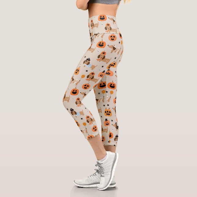 Dackeln im Halloween-Kostümmuster Capri Leggings (Links)