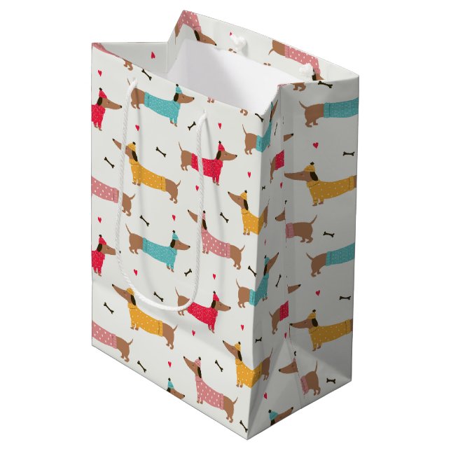 Dackeln in Sweaters Holiday Pattern Mittlere Geschenktüte (Vorderseite Schrägansicht)