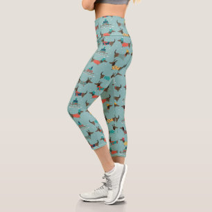Dackeln mit Geschenken und Schlitten Muster Capri Leggings